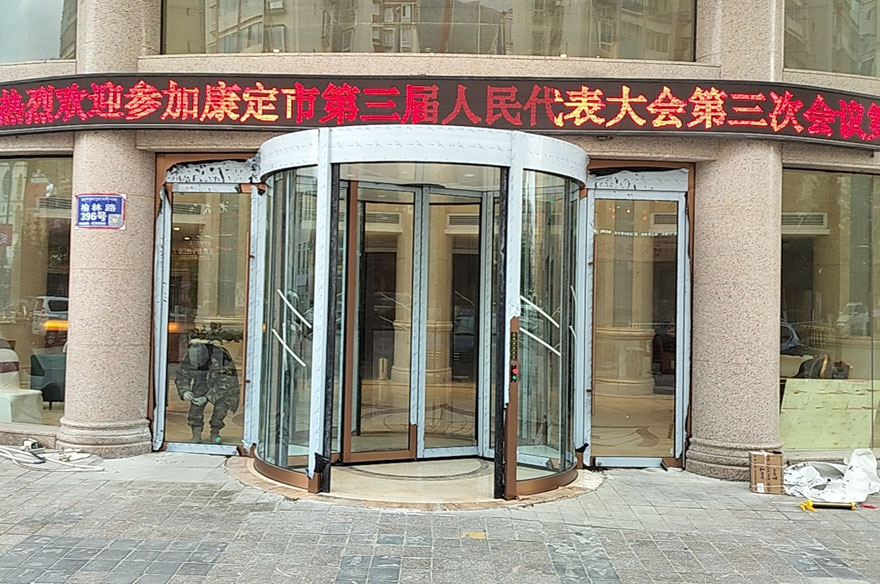 兩翼旋轉(zhuǎn)門